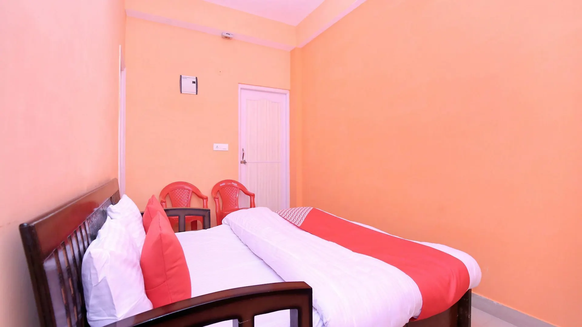 Apartment Oyo 11892 Home 2Rk Shimla Hills Homestay