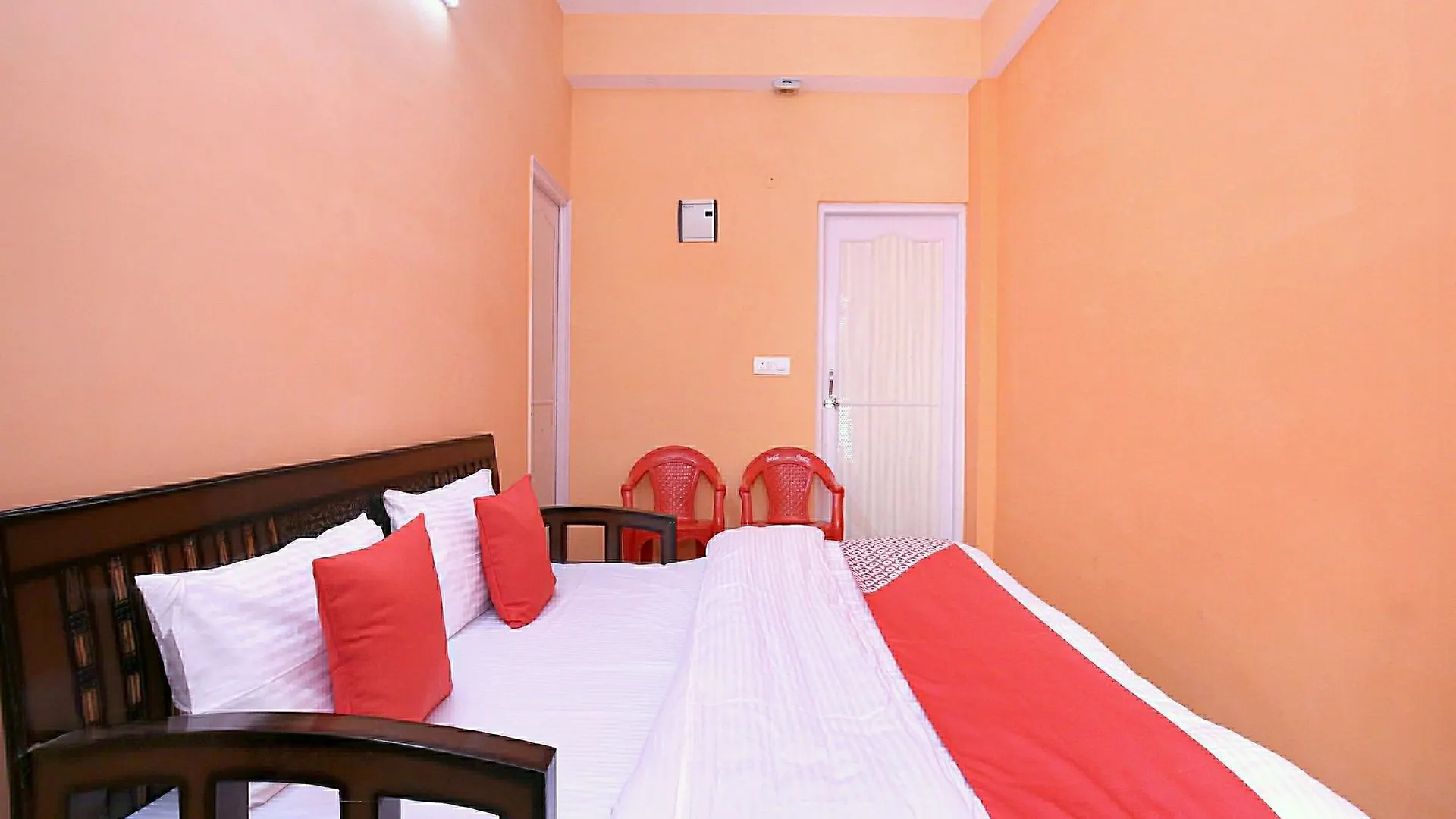 Oyo 11892 Home 2Rk Shimla Hills Homestay Apartment