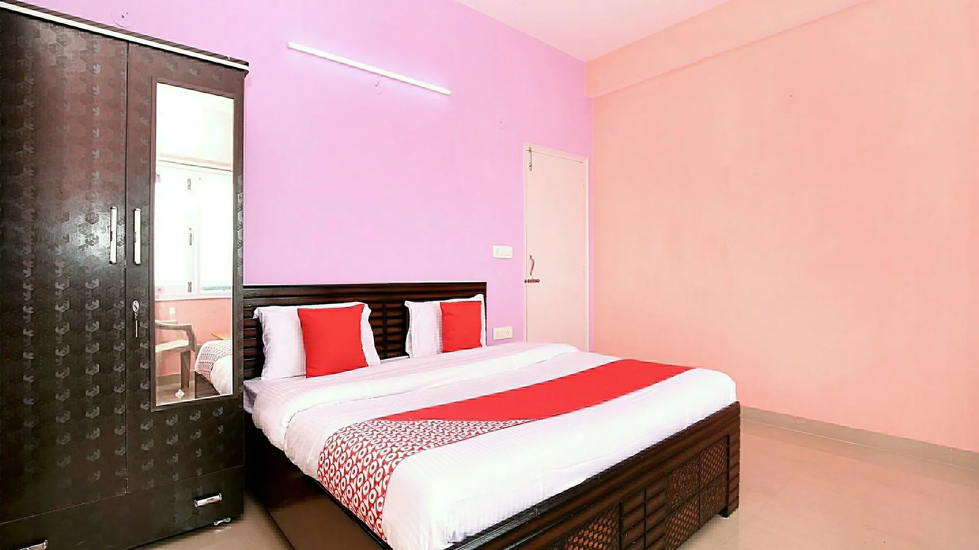 Apartment Oyo 11892 Home 2Rk Shimla Hills Homestay
